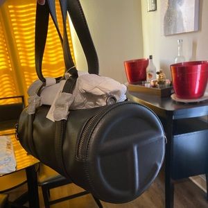 BRAND NEW !! Black Telfar Medium Sized Duffle Bag/Purse